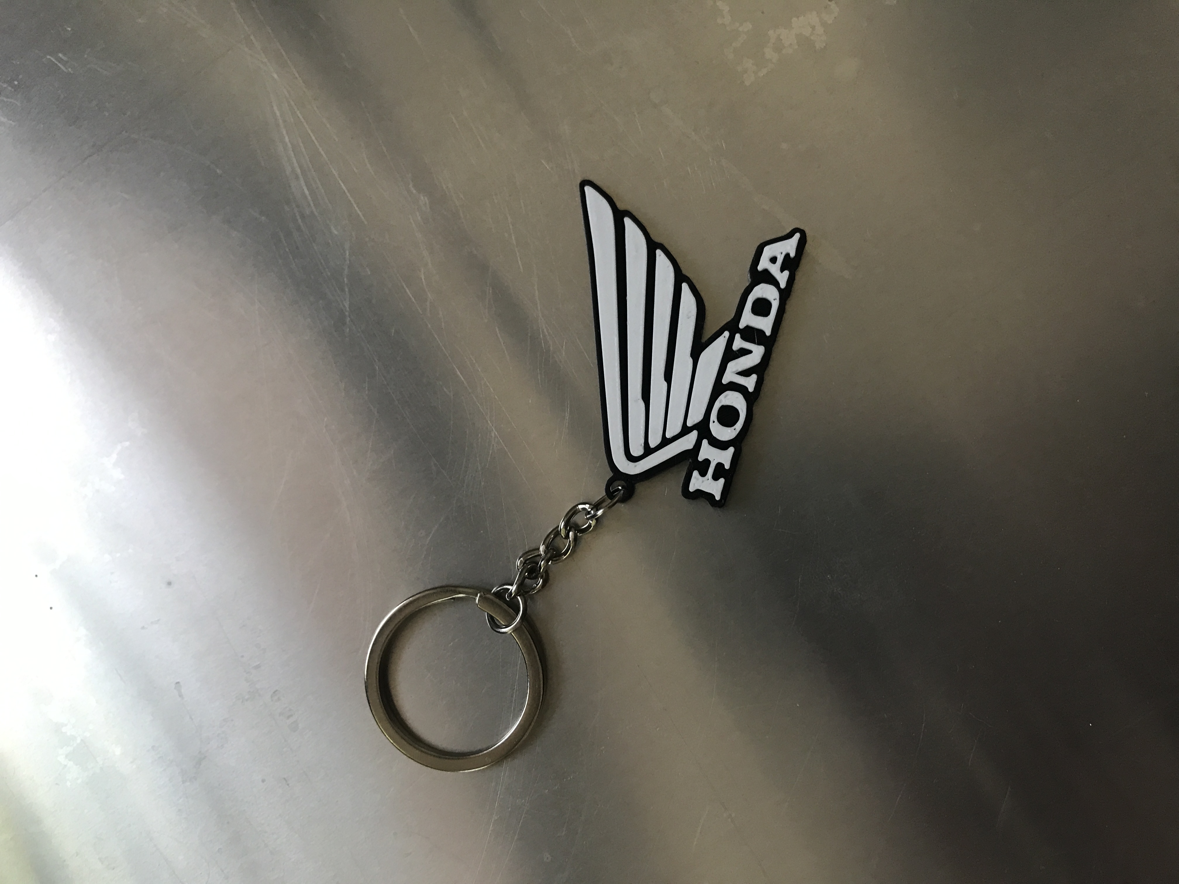Llavero HONDA  negro con blanco 