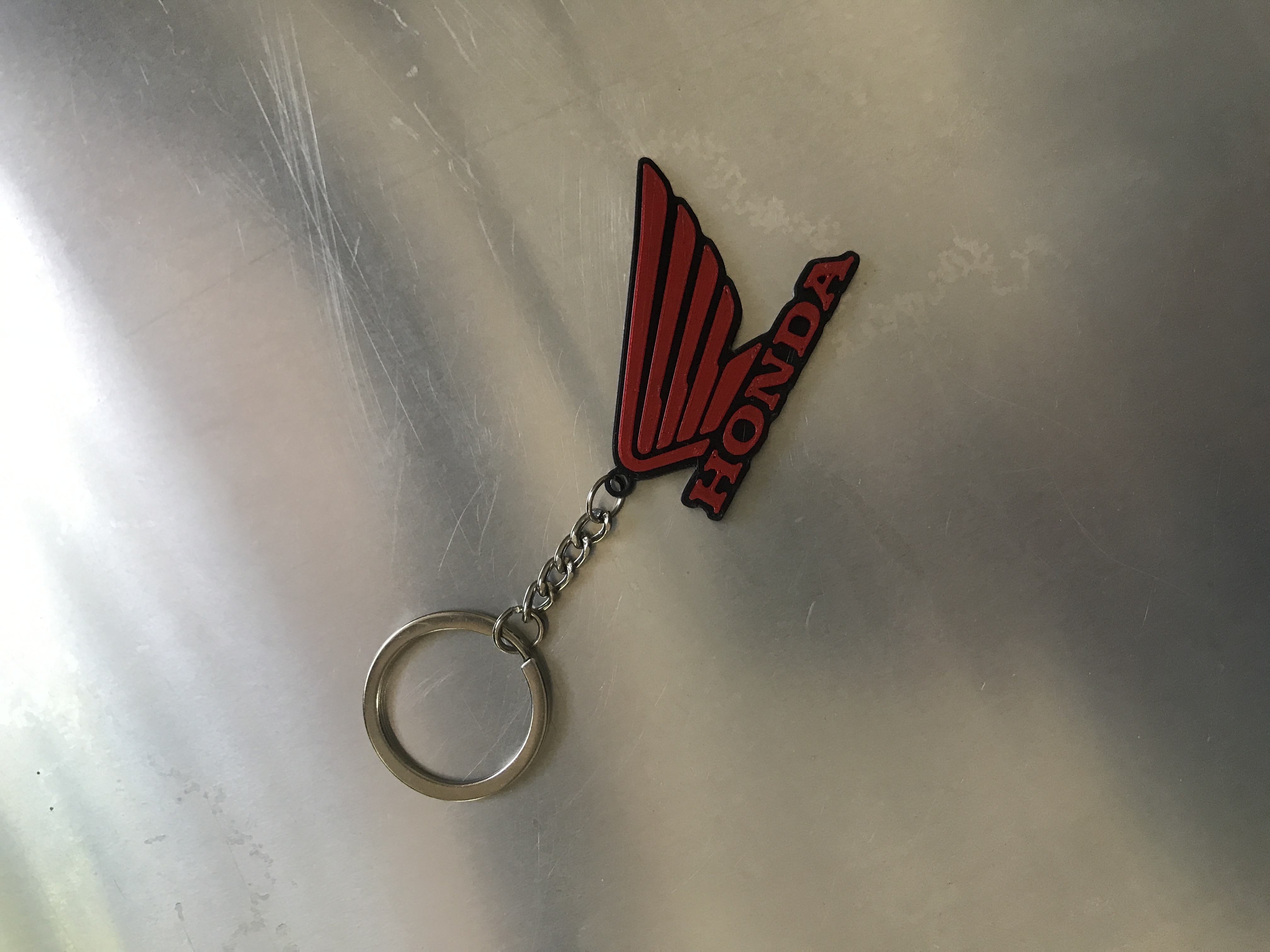 Llavero HONDA negro con rojo