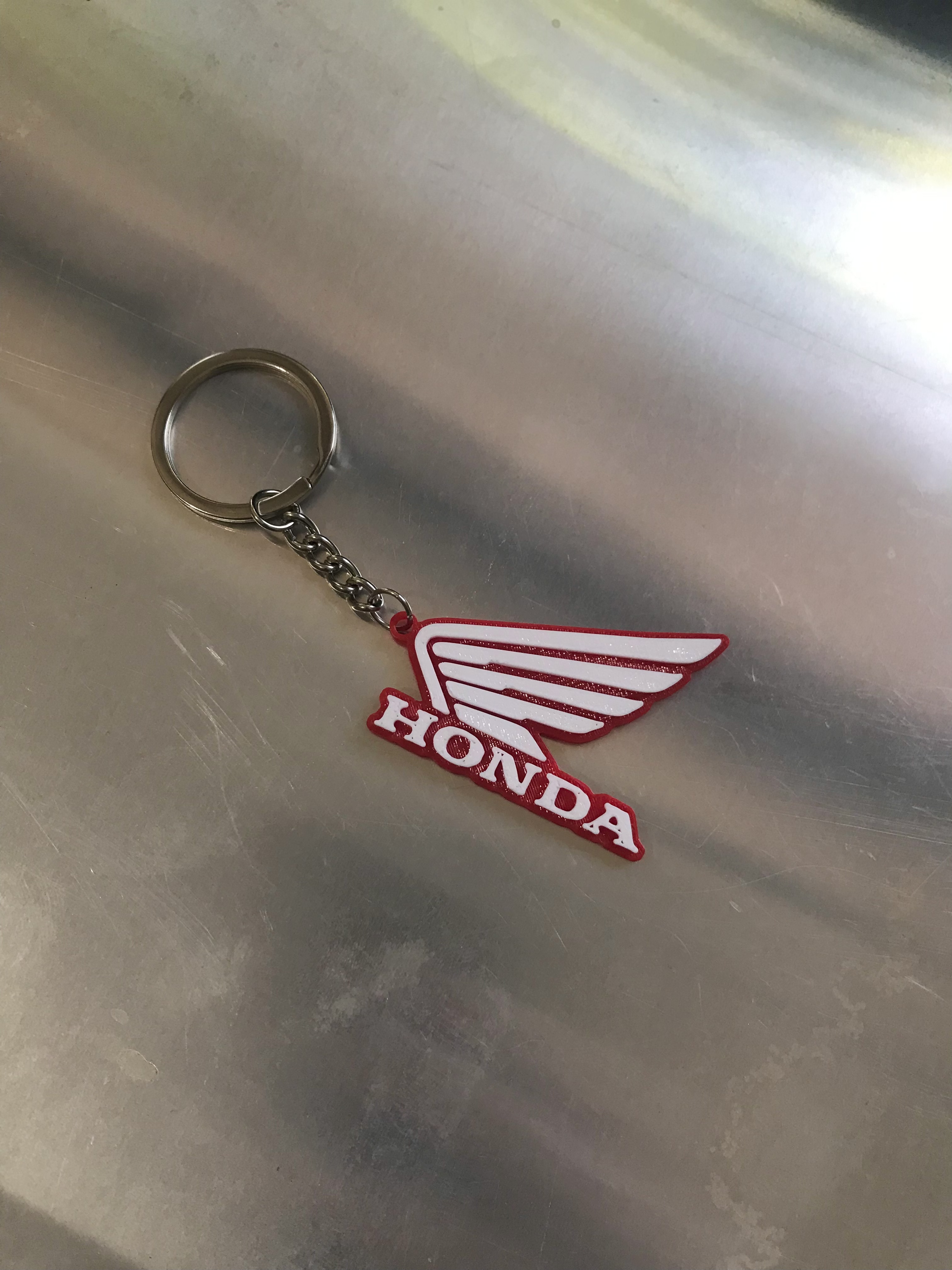 Llavero HONDA rojo con blanco