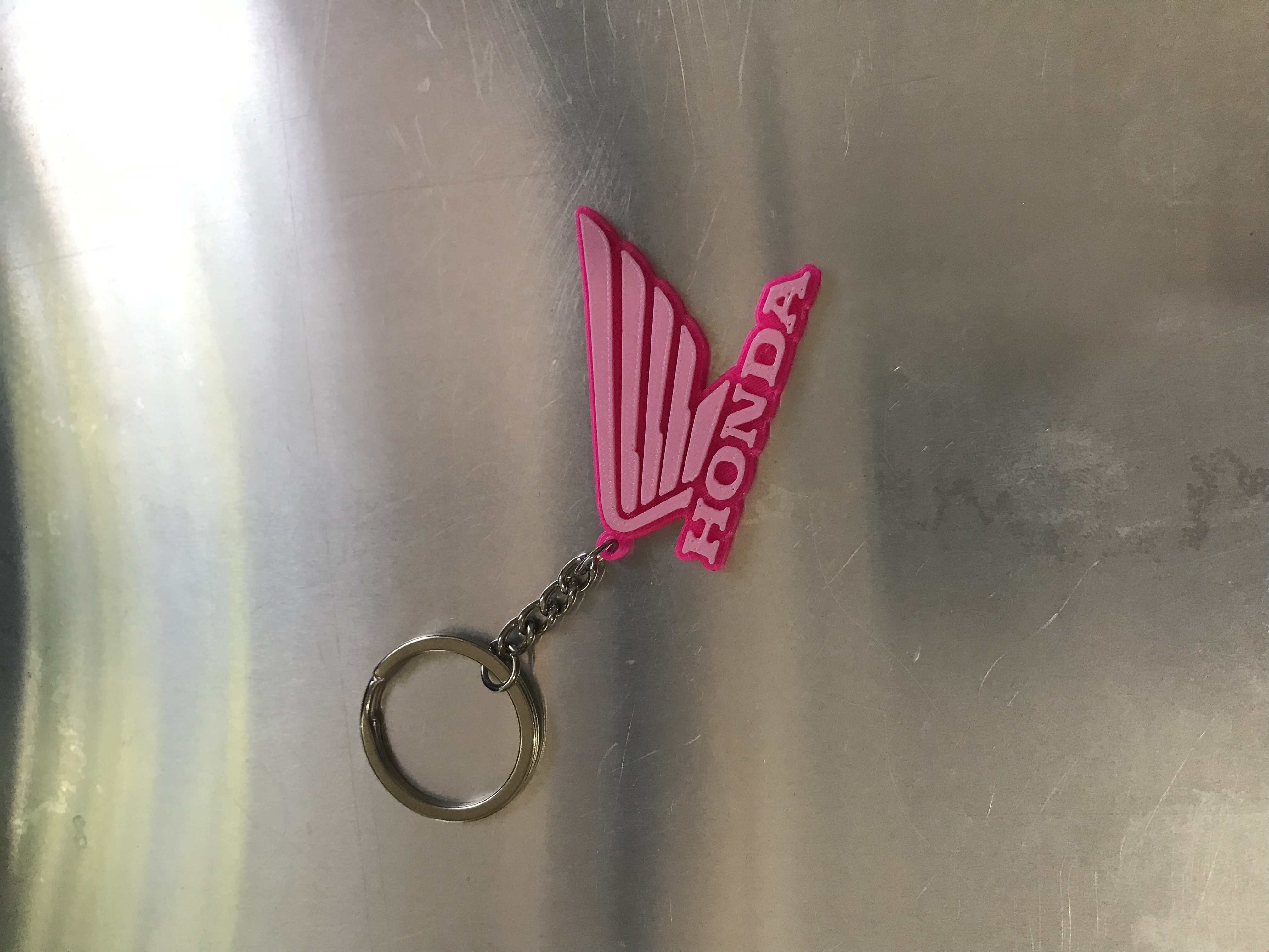 Llavero HONDA rosado flúor con rosa