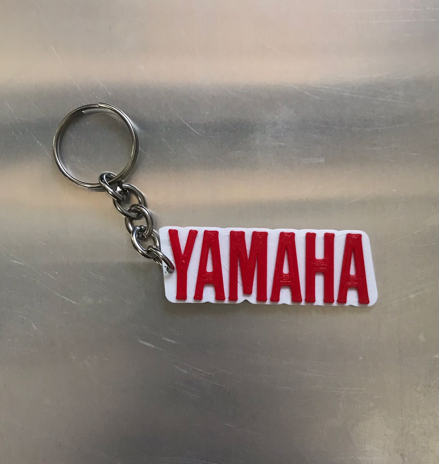 Llavero YAMAHA blanco con rojo